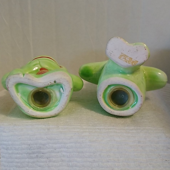 Vintage Frog Salt and Pepper Shakers - Picture 3 of 4